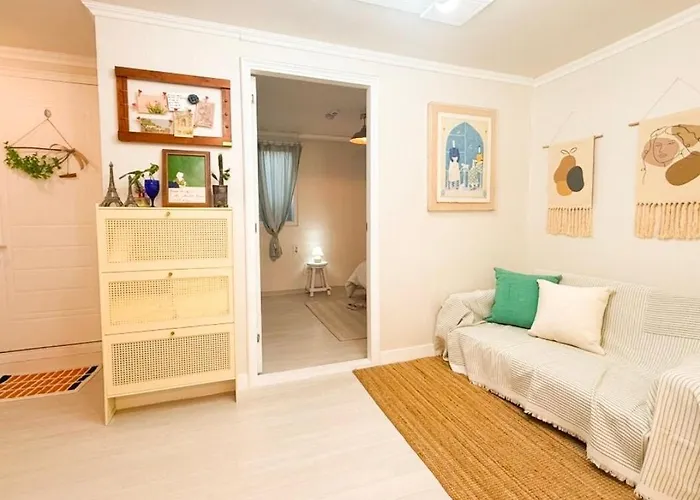 Cozy House#14 Minutes On Foot From Sinrim Station, 5 Minutes From Seowon Station#quiet And Cozy Place * Seoul