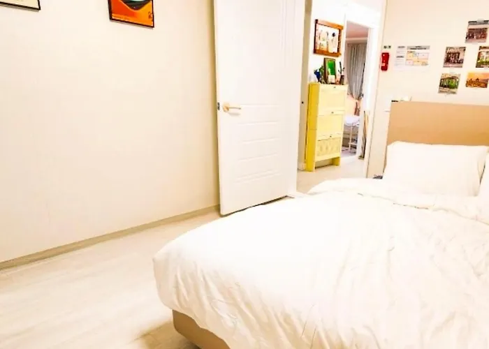 Apartment Cozy House#14 Minutes On Foot From Sinrim Station, 5 Minutes From Seowon Station#quiet And Cozy Place Seoul